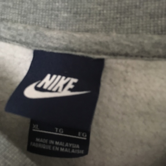 ❌Gray Nike sweatshirt - Picture 4 of 4